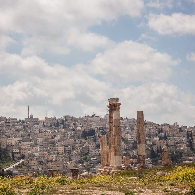 Amman reminded me a lot of Rome. Head on over to the blog to find out why! #GirlsGoneJordan #GoJordan